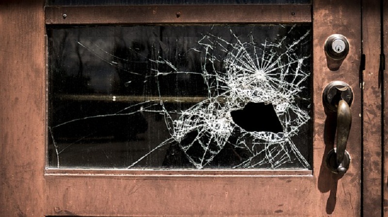 Emergency Glass Repair: 5 Reasons to Fix It